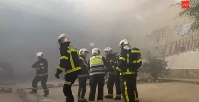 Atienden a 13 personas por inhalación de humo en un incendio en Arroyomolinos, Madrid