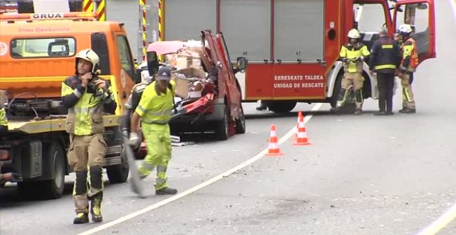 Un fallecido y cuatro heridos en una colisión múltiple en Álava