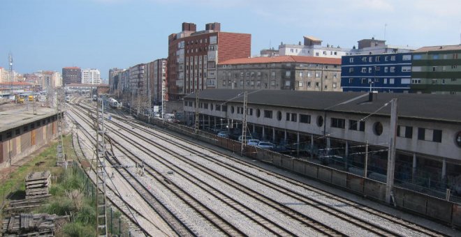 El Pleno del Ayuntamiento insta a cumplir el convenio de integración ferroviaria