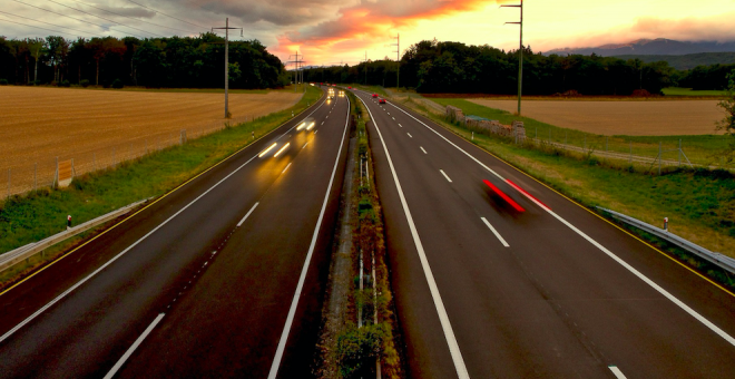 ¿Qué es la señal V-12 y por qué permite circular a 150 km/h?