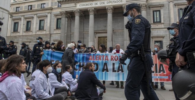 Marea solidaria con los ecologistas detenidos por la acción de desobediencia civil en el Congreso