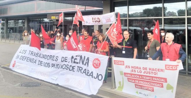 Personal de AENA se concentra en el aeropuerto por la paga de productividad