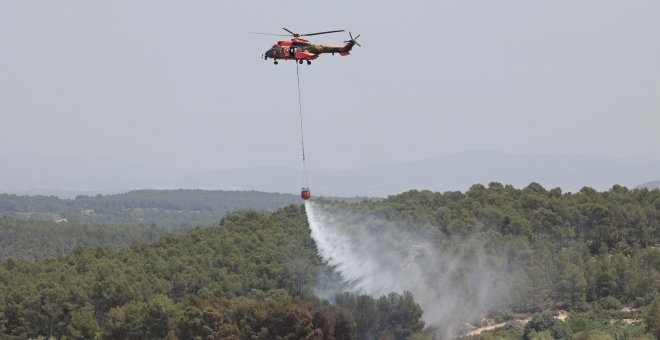 La lluvia en València frena el avance del incendio en Venta del Moro hacia el Parque Natural de las Hoces del Cabriel