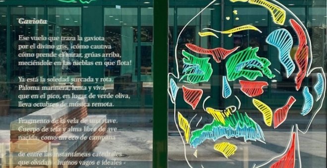 La Biblioteca Central se decora con poemas de José Hierro por su centenario