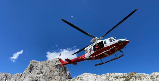 Un hombre cae 15 metros al romperse la cuerda cuando hacía rápel en Picos de Europa