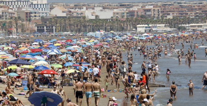 La situación económica desplaza a la covid-19 como principal problema ciudadano en las vacaciones de verano