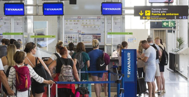 Diez vuelos cancelados y retrasos en 121 en la octava jornada de huelga de Ryanair