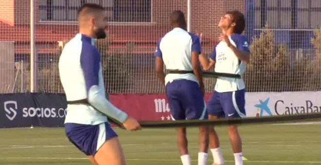 Primer entrenamiento de los tres que hoy realizará el Atlético de Madrid