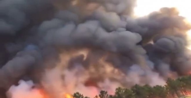 Los bomberos no prevén poder controlar hoy el incendio de Las Hurdes