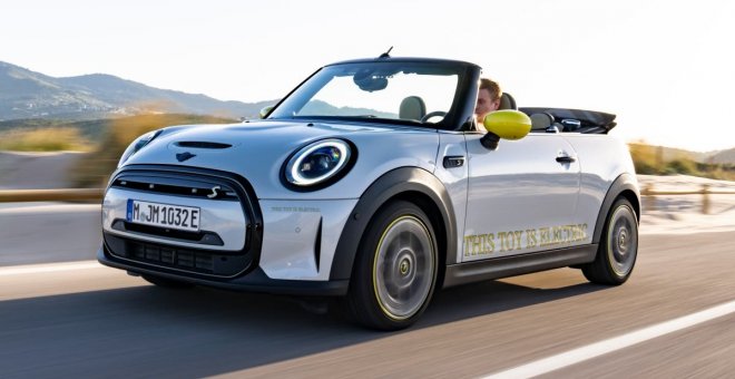 MINI Cooper SE Convertible: un "juguete" eléctrico único en el mundo (literalmente)