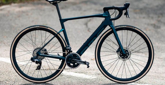 BMC Roadmachine AMP: 12 kg para competir con las bicicletas eléctricas más livianas del mercado