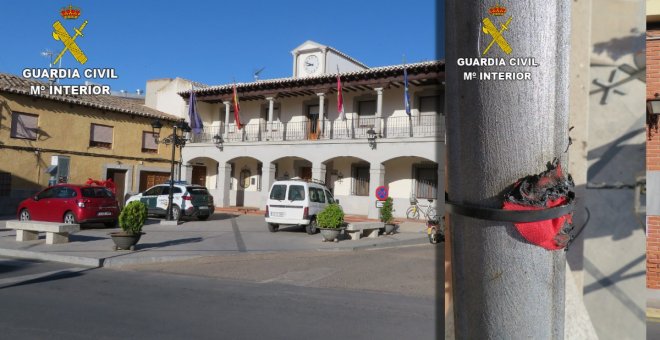 Tres detenidos por la quema de la bandera LGTBI del Ayuntamiento de Ajofrín que dejó sin conexión a medio pueblo