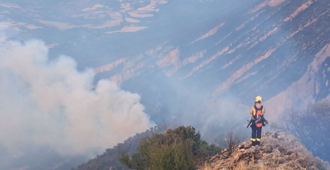 Els Bombers estabilitzen també l'incendi d'Àger i assoleixen un fràgil control sobre els focs a Catalunya