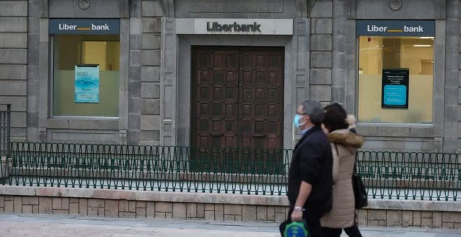 Unicaja dobla beneficios mientras cierra oficinas y recorta en patrocinios y obra social