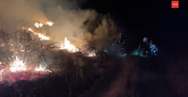 Controlado el incendio que ha mantenido en vilo a los bomberos en El Vellón (Madrid)