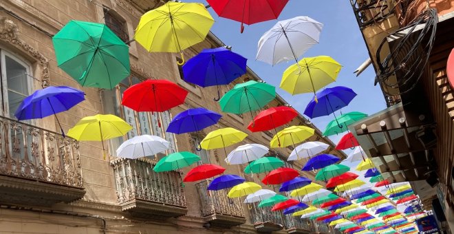 Los paraguas (de colores) también son para el verano