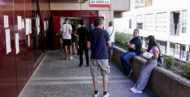 La tasa de paro cae al 12,48% y baja de los tres millones de desempleados por primera vez desde finales de 2008