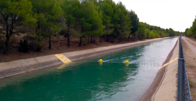 El trasvase Tajo-Segura se reduce en agosto a la mitad del máximo permitido y solo la cuarta parte del agua para regar