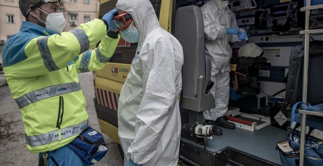 Trabajar con ropa de invierno en plena ola de calor y falta de ambulancias, la crítica situación del 112 en Madrid