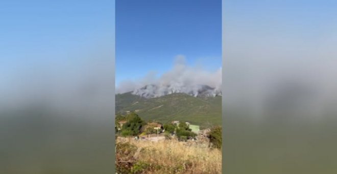 Sigue sin control el fuego en el corazón del valle del Tiétar