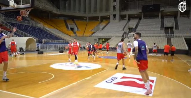 Entrenamiento de la selección de baloncesto en Atenas horas antes del primer amistoso