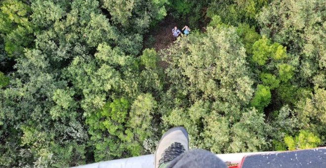 Rescatan en helicóptero a dos senderistas desorientados en Santoña