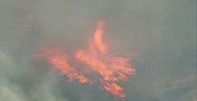 Espectacular 'tornado de fuego' en California