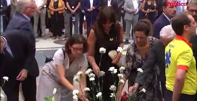 Vídeo | Manifestantes intentan boicotear el acto de homenaje a las víctimas del 17-A