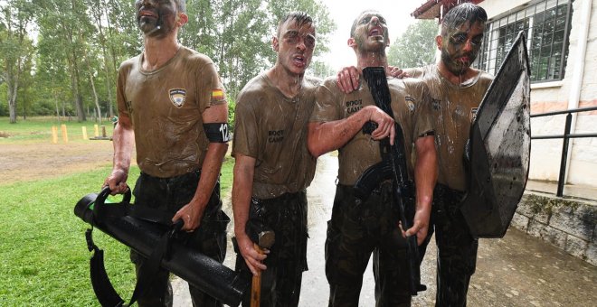 Policías y militares participan en un campamento de adiestramiento a civiles para "una confrontación real"