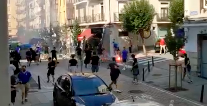 Los aficionados del Racing y del Oviedo se enfrentan en las calles de Santander