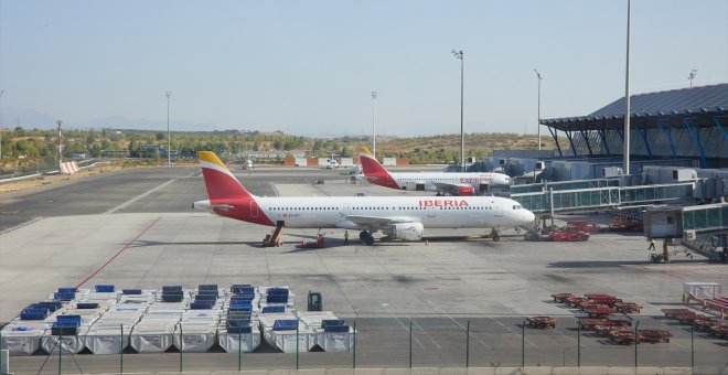 El Aeropuerto de Madrid-Barajas sufre desvíos y demoras durante una hora por la presencia de un dron