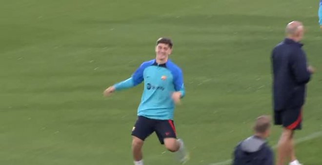 Baño de masas del Barça en su entrenamiento