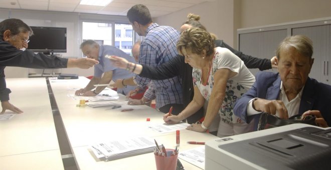 Los promotores de las primarias en el PSOE gijonés logran en un día el 31% de las firmas necesarias para convocarlas