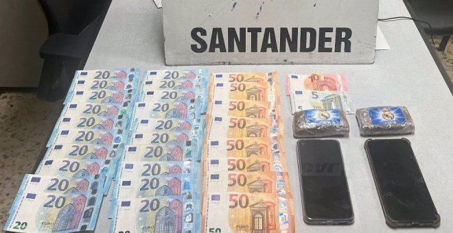 Un joven se da a la fuga con 200 gramos de hachís y 815 euros