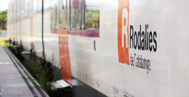 Descarrila un tren sense passatgers a Vilanova i la Geltrú i provoca retards a l'R2 Sud de Rodalies