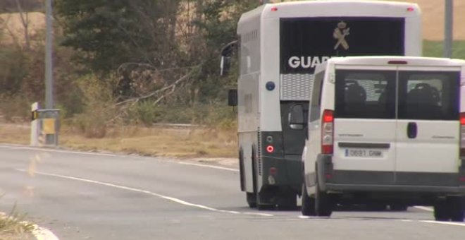 La Guardia Civil acerca a 13 presos de ETA a las cárceles vascas