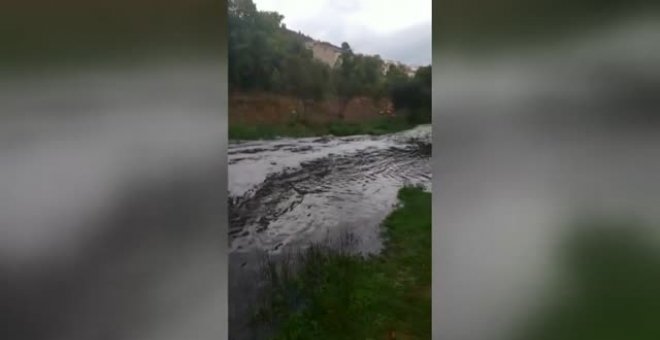 El agua se vuelve negra en el río Palancia