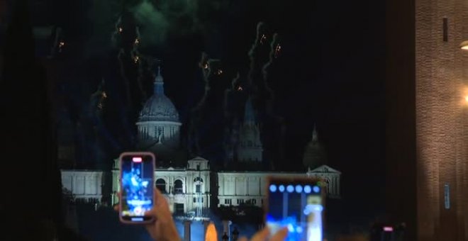 Un espectáculo musical de luz y color pone el broche final a las fiestas de la Mercé