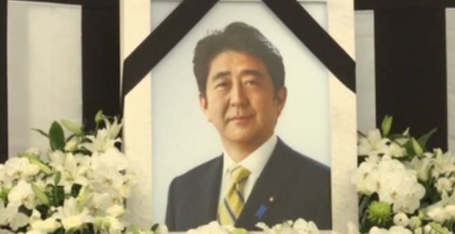 Centenares de japoneses dan un último adiós al ex primer ministro Abe