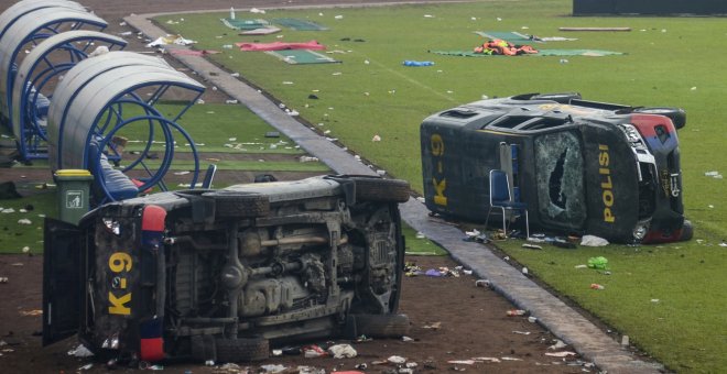 Los disturbios en un partido de fútbol en Indonesia dejan 125 muertos y 323 heridos