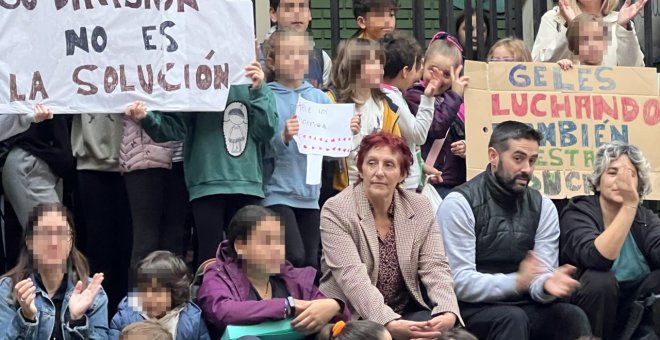 Las familias se movilizan en defensa de la ex directora del colegio de Cerilleru, Xixón