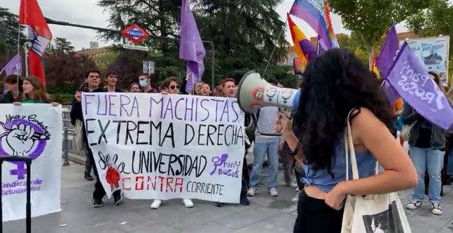 Las estudiantes piden el fin del machismo en la universidad tras los cánticos misóginos en el colegio mayor Elías Ahuja