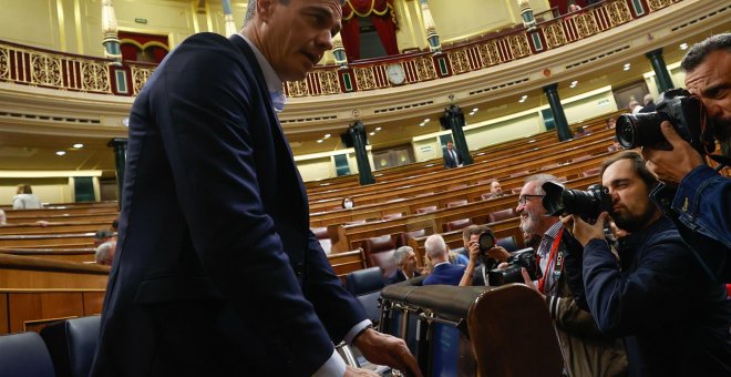 Vox interrumpe el discurso de Sánchez en protesta por su retraso en el 12-O