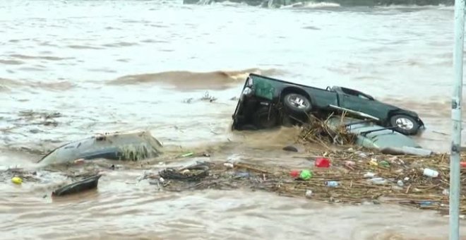 Las lluvias torrenciales azotan la costa de la isla griega de Creta