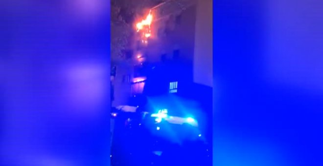 Angustioso rescate de una familia atrapada en el incendio de su vivienda en Madrid