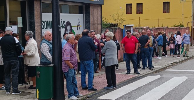 Olloniego clama por su sucursal de Unicaja: "Los mayores piensan que su dinero está físicamente en la oficina"