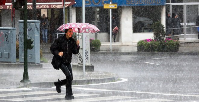 Las máximas veraniegas dan paso a fuertes lluvias por una borrasca en casi toda la Península