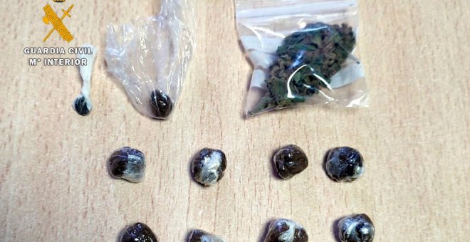 Investigan a un menor al que intervinieron hachís y marihuana junto a un instituto de Castro Urdiales