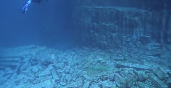 Impresionantes columnas hexagonales en el fondo marino de Tenerife