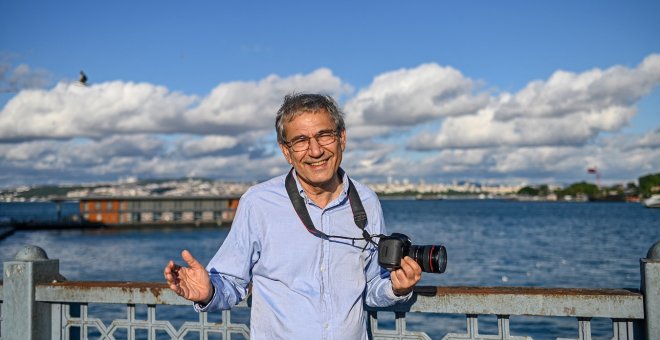 Orhan Pamuk: "Erdogan se acerca a Putin, pero sigue las indicaciones de la OTAN y pide armas a Estados Unidos"